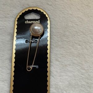 Pearl Elegant Gold and Cream Brooch